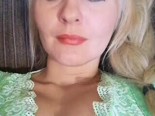 LeraZay webcam show busty cutie showed the cap