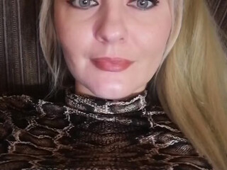 LeraZay webcam show three fingers into the vagina