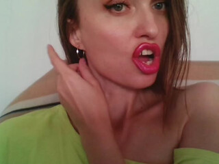 lilisexy14 webcam show fingers in pussy