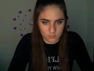 lindafree webcam show cute busty bitch fingering