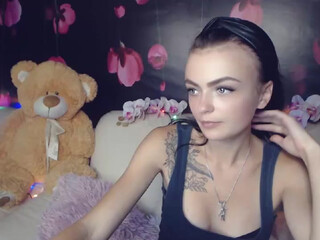 Livia D webcam show with a toy in the ass