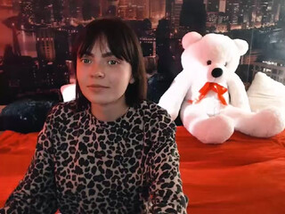 Livia D webcam show loves jerking off and catches the buzz from the process