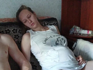 LoVeGolugki webcam show exquisite body gently pulls pussy