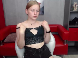 LynneDawson webcam show chubby mare in honor of the holiday shows its bust