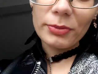 M1Lana webcam show beauty caresses her tits and pussy