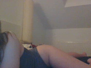 MalaKotkaPsotka webcam show naughty bitches gently masturbate shaved pussies