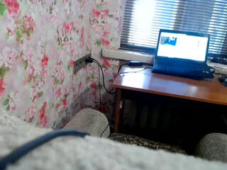 MaluskaTvoya webcam show easily accessible bitch is given to a neighbor