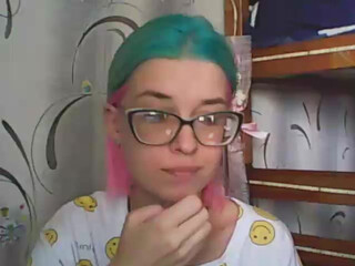 malvinella webcam show adorable chick engages in double penetration