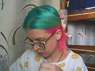 malvinella webcam show pretty lady undresses in the kitchen