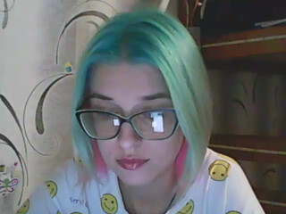 malvinella webcam show show with an attractive black hair