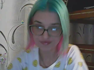 malvinella webcam show young babe jerks both holes
