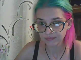 malvinella webcam show but does not show face