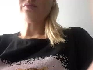 MilanaSweet webcam show gorgeous jerks off a banana and cums.