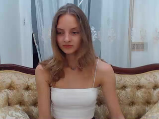 MikkiKris webcam show mama is cumming heavily