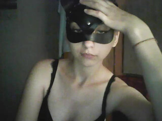 Milesta2 webcam show Dark haired beauty