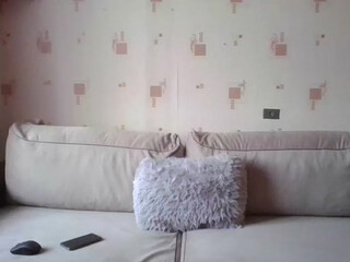 MissAracely webcam show flies away from the buzz of orgasm