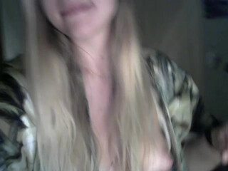 MissSunOh webcam show desired woman fucks herself with fingers