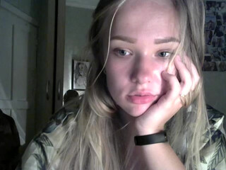 MissSunOh webcam show gorgeous chick fucks pussy with phallus