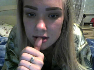 MissSunOh webcam show sexy lady fucks shaved holes