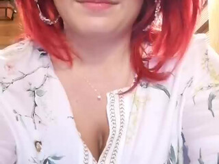 msgiulia webcam show mature model caresses nipples and cunt