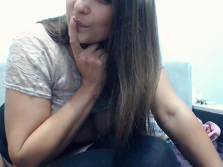 Oliwia Oliwia webcam show crazy chick caresses shaved cunt