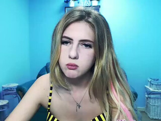 PrincesSnake webcam show cute chick cool teasing the vagina