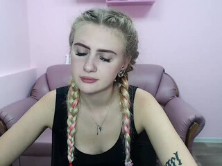 PrincesSnake webcam show beautiful bitch is banging with sex machine
