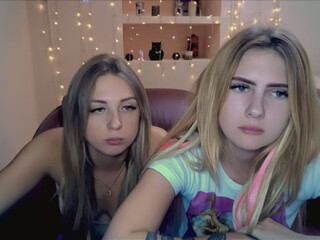 PrincesSnake webcam show Beautiful blonde