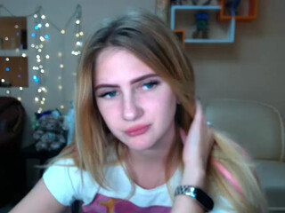 PrincesSnake webcam show jerking on a chair