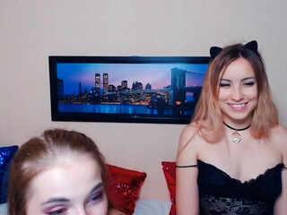 RalineDorothy webcam show Juicy brunette