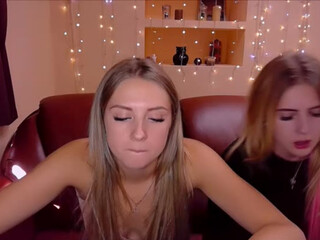 PrincesSnake webcam show sexy doll gives her elastic ass