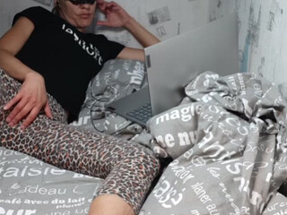 relishsavor webcam show shy slut pulls juicy cunt