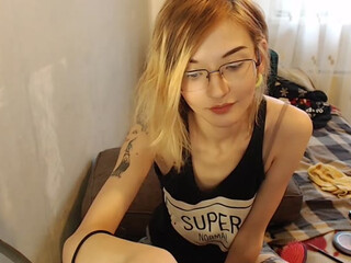 RoxyRaid webcam show Solid brunette