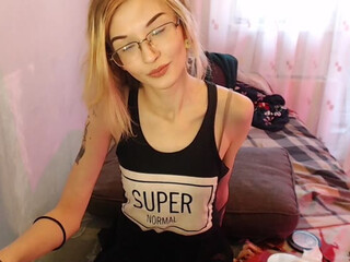 RoxyRaid webcam show Young bitch