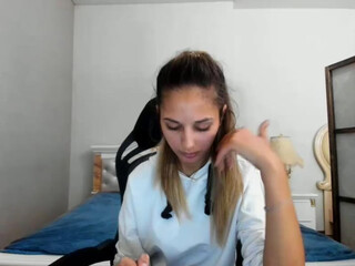 Ruletka webcam show teen black-haired chick talks coquettishly on camera