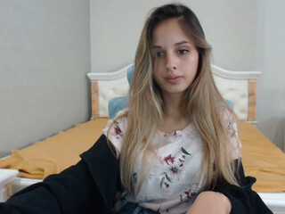 Ruletka webcam show cute babe caresses shaved cunt
