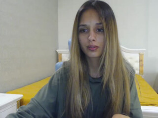 Ruletka webcam show busty chick sucks dildo