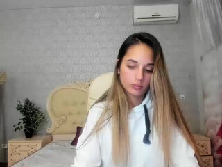 Ruletka webcam show showing off her body