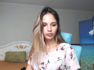 Ruletka webcam show chick eagerly absorbs dildo