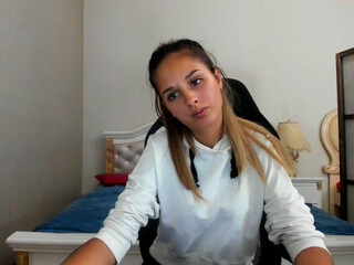 Ruletka webcam show luxurious slut fucks shaved cunt