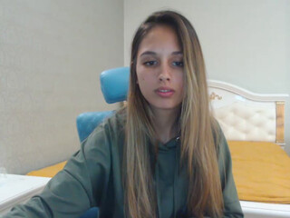 Ruletka webcam show charming takes off the dress