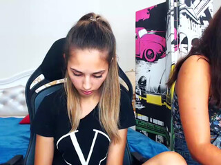 Ruletka webcam show exquisite bitch jerking off her cunt