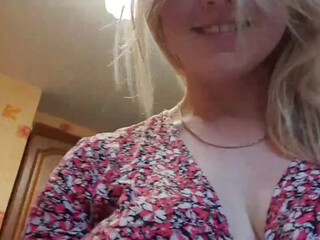 Saharok-20 webcam show cute brunette girl licks dildo