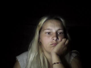 Sdss21 webcam show smiling girl