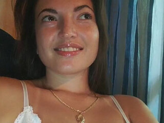 Sladenbkaya webcam show expressive lady masturbates pussy