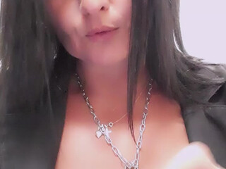 soniaextra webcam show naughty queen puts on beautiful tits