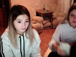 soskiisoski webcam show Mature brunette