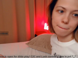 sweetyhunter webcam show adorable chick engages in double penetration