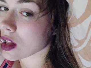 TaraRid webcam show blonde darling seductively rubs her cunt