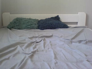 truskaweczka97 webcam show attractive chick is pounded with a bottle in the ass.